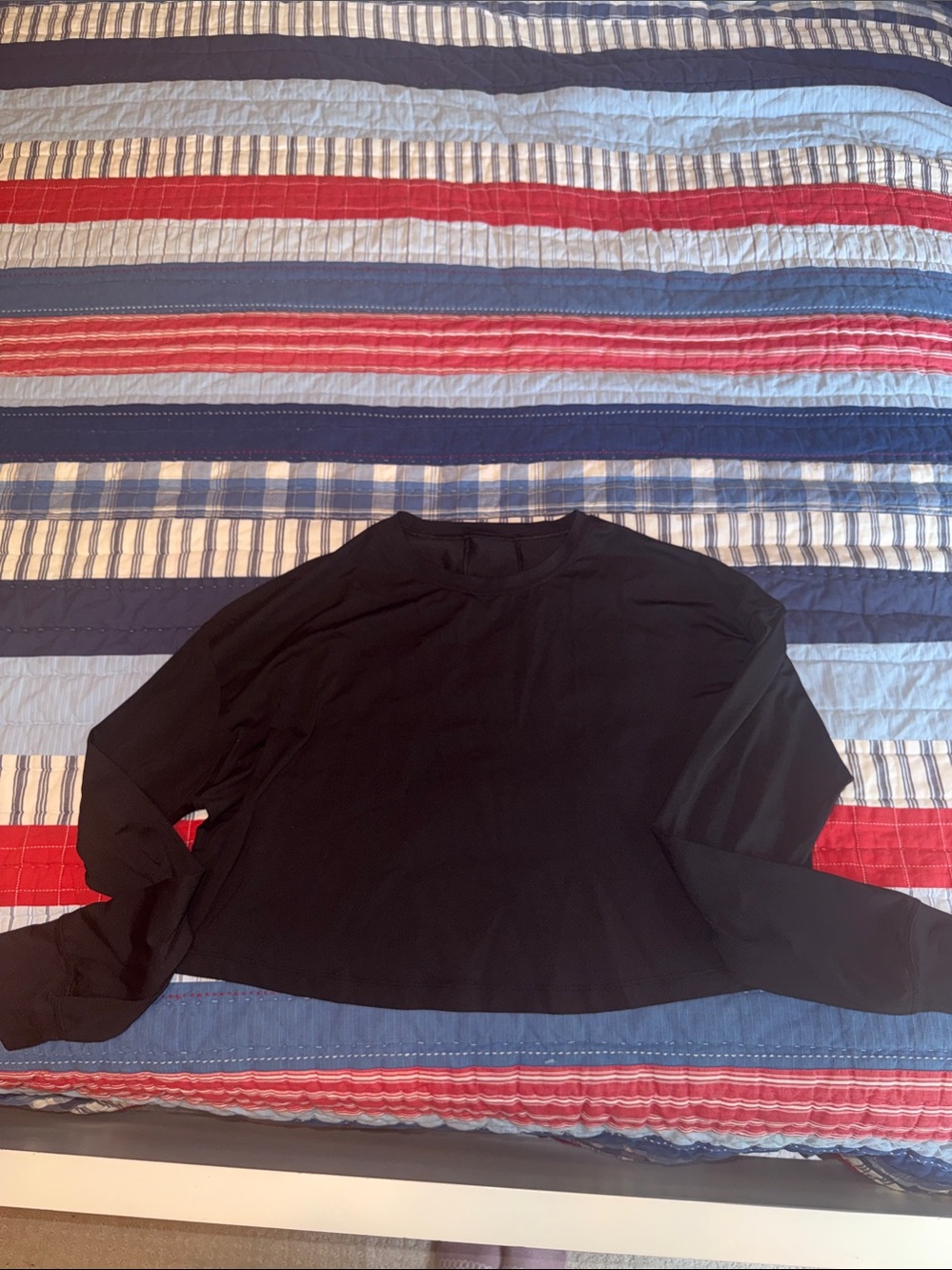 lululemon athletica Black Long-Sleeve Crewneck cropped  Top